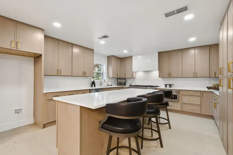 4216 Kelly Elliott Road, Arlington, TX 76016 - Image #3