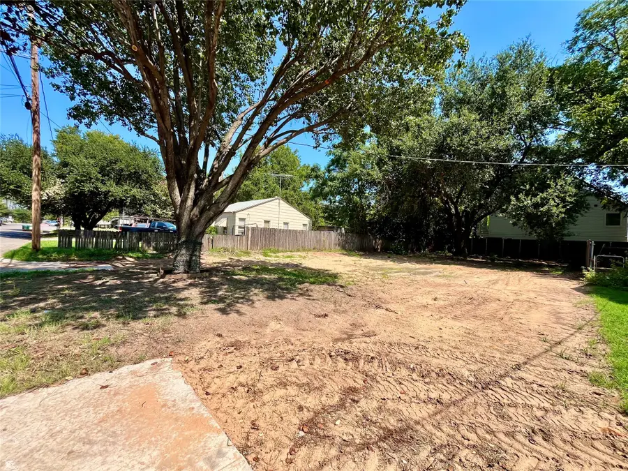 225 Sunset Lane, Fort Worth, TX 76114 - Image #2