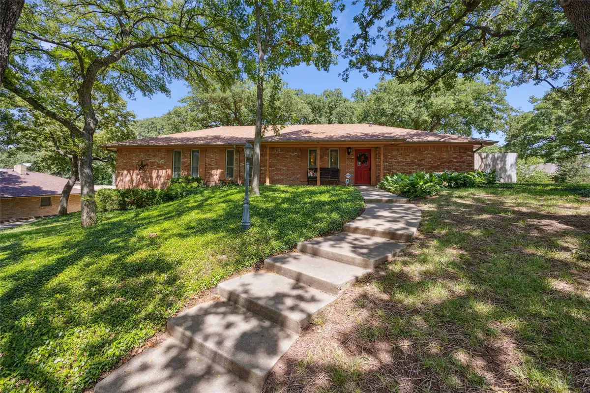 1501 Woodridge Circle, Euless, TX 76040 - Image #1