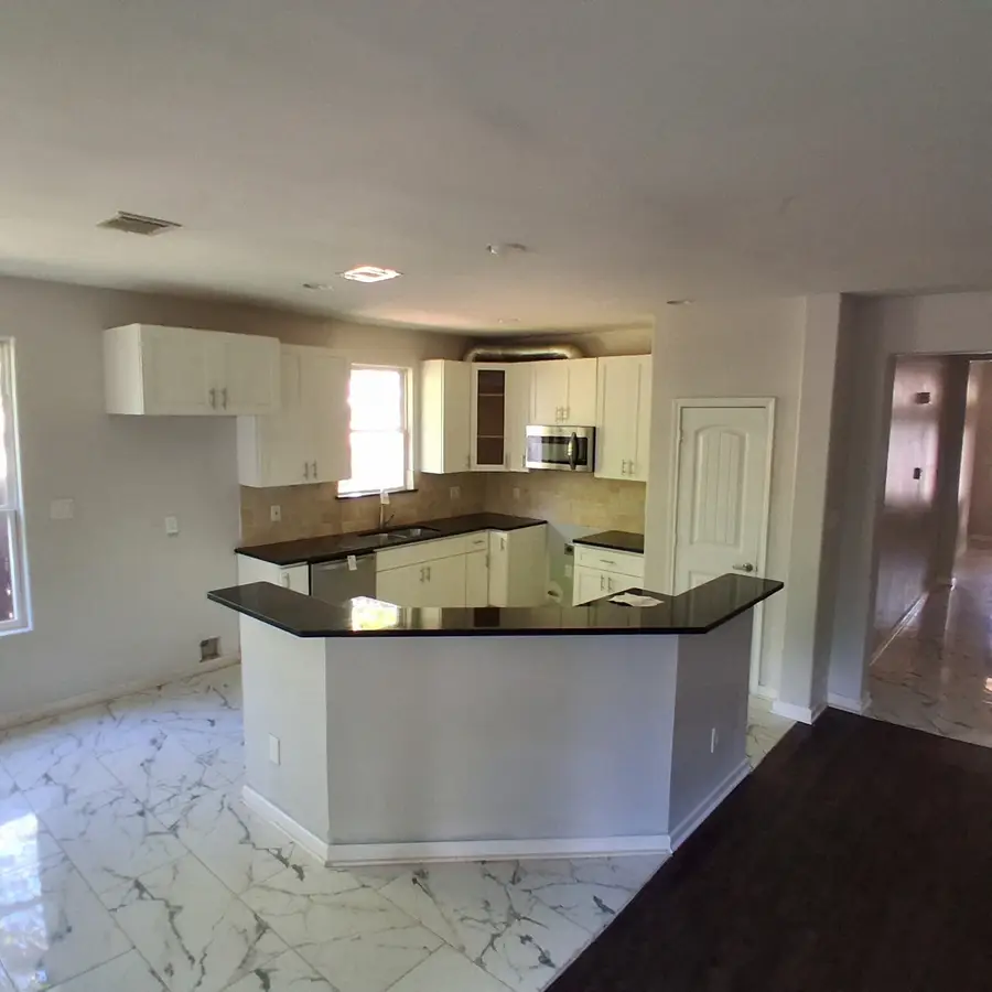 2527 Wilhurt Avenue, Dallas, TX 75216 - Image #2