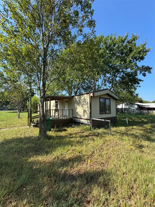 1603 Maria Street, Hawk Cove, TX 75474