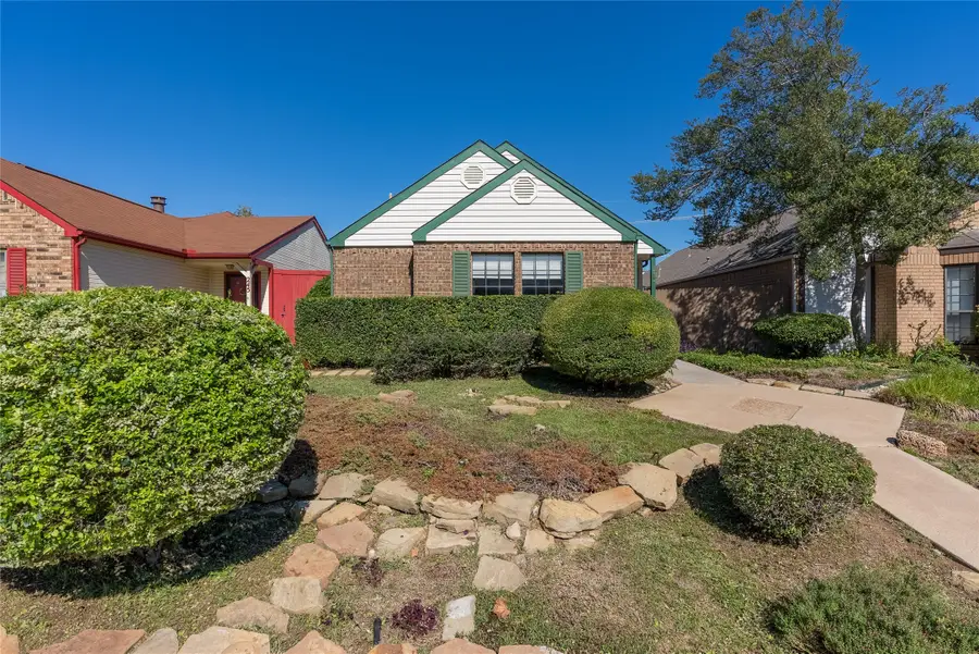 243 Teakwood Lane, Lewisville, TX 75067 - Image #2