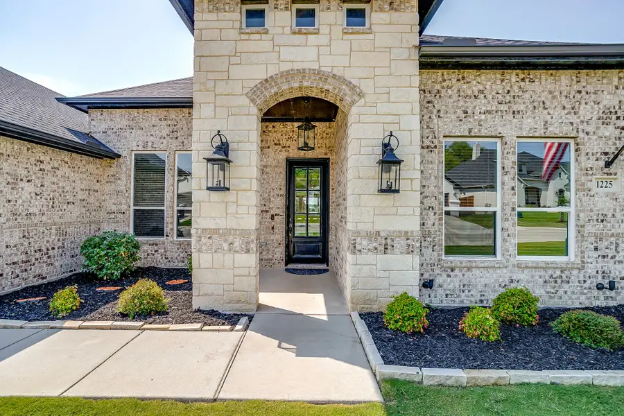 1225 Crown Valley Drive, Weatherford, TX 76087 - Image #2