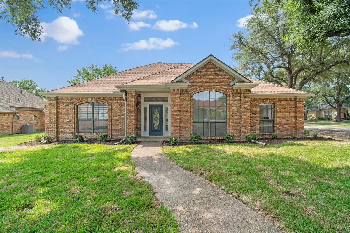 807 Williamsburg Drive, Ennis, TX 75119 - Image #1