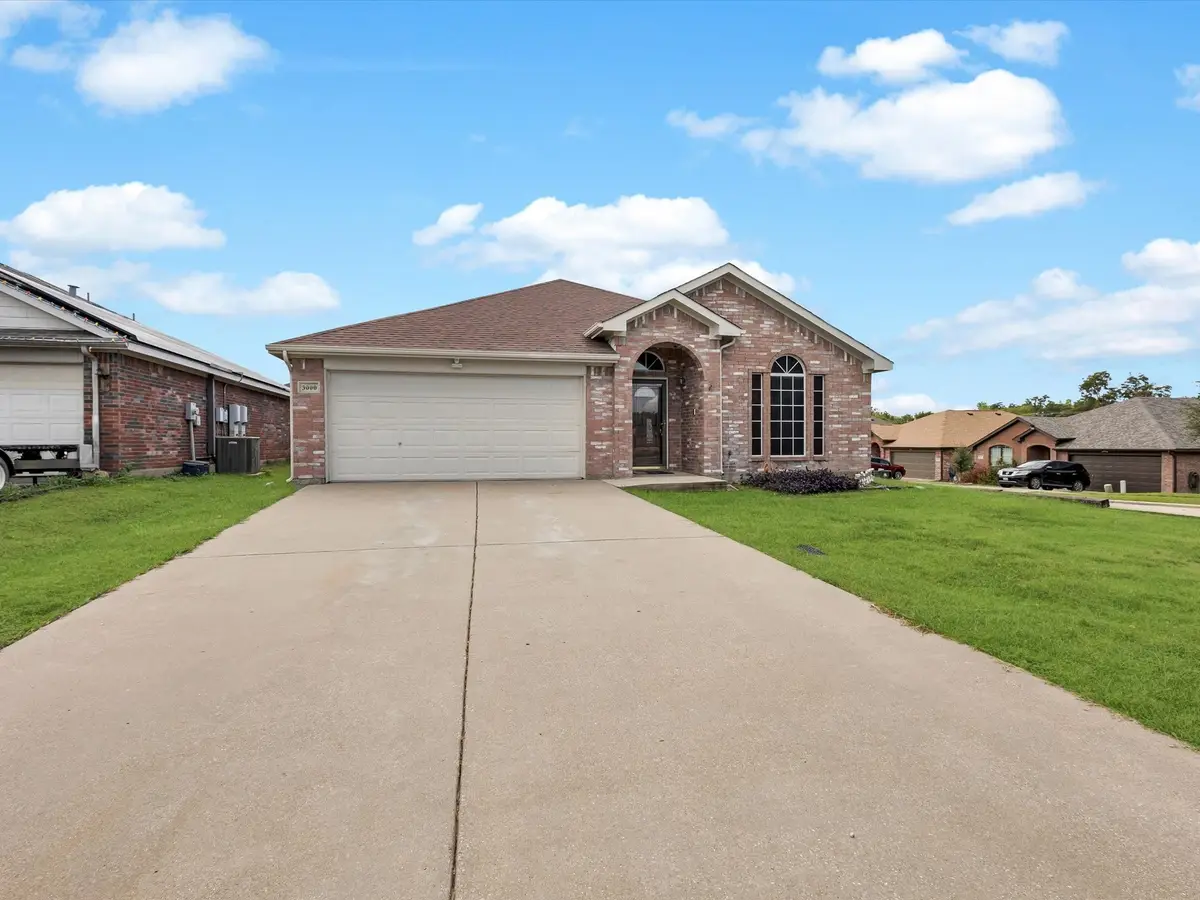 3000 Prairie Hill Lane, Arlington, TX 76010 - Image #1
