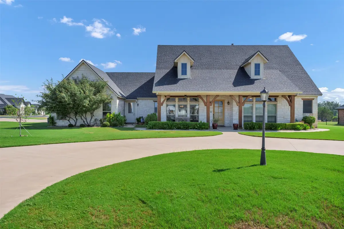 300 Kenyon Court, Granbury, TX 76049 - Image #1