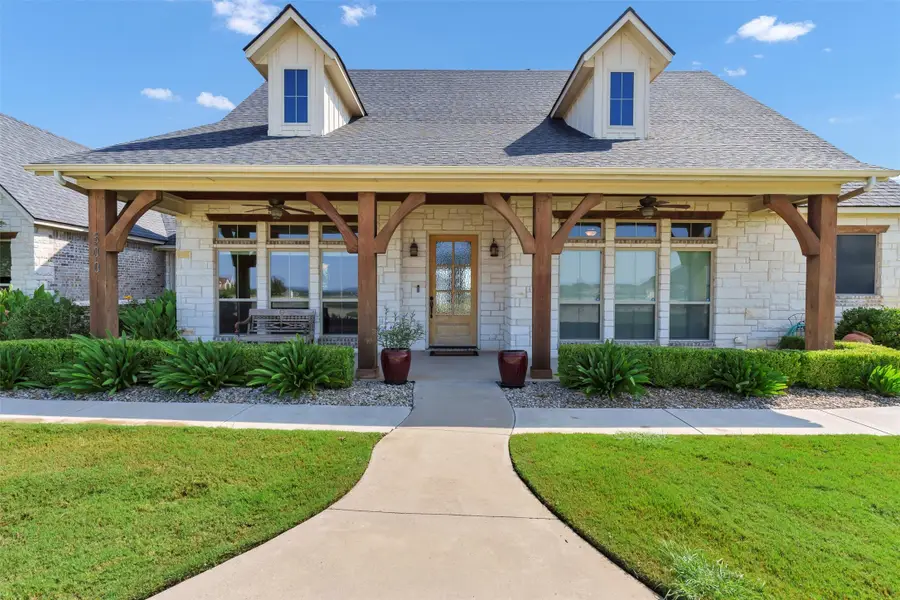 300 Kenyon Court, Granbury, TX 76049 - Image #2