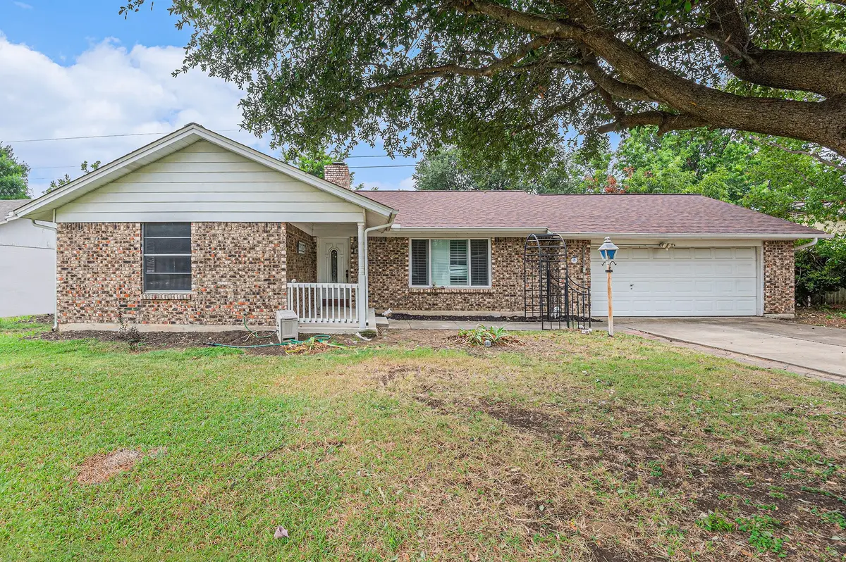 9005 Glenn Drive, White Settlement, TX 76108 - Image #1