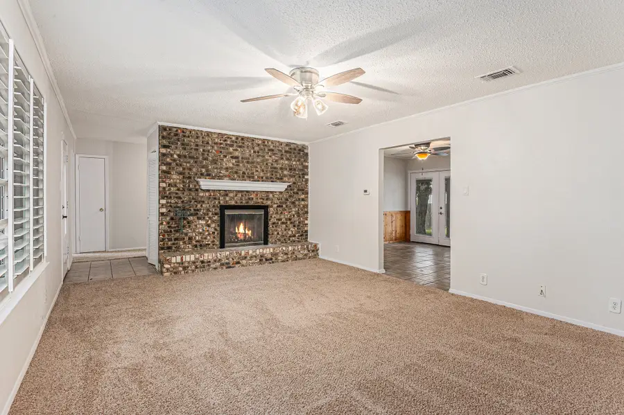 9005 Glenn Drive, White Settlement, TX 76108 - Image #3