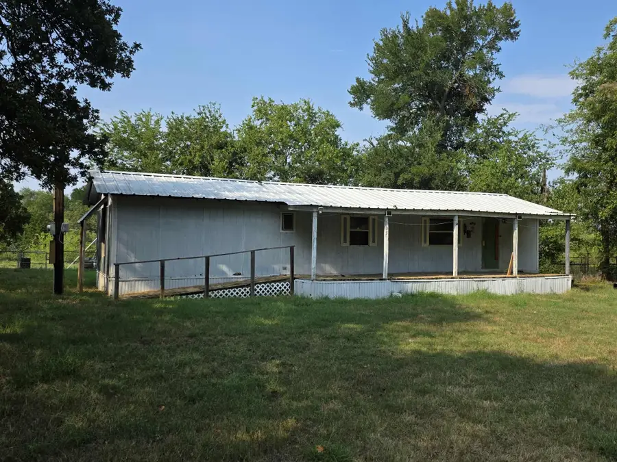 905 E Sears Street, Denison, TX 75020 - Image #2