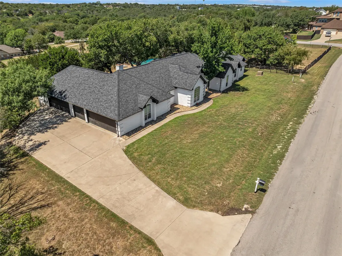 311 Diamond Oaks Drive, Hudson Oaks, TX 76087 - Image #1