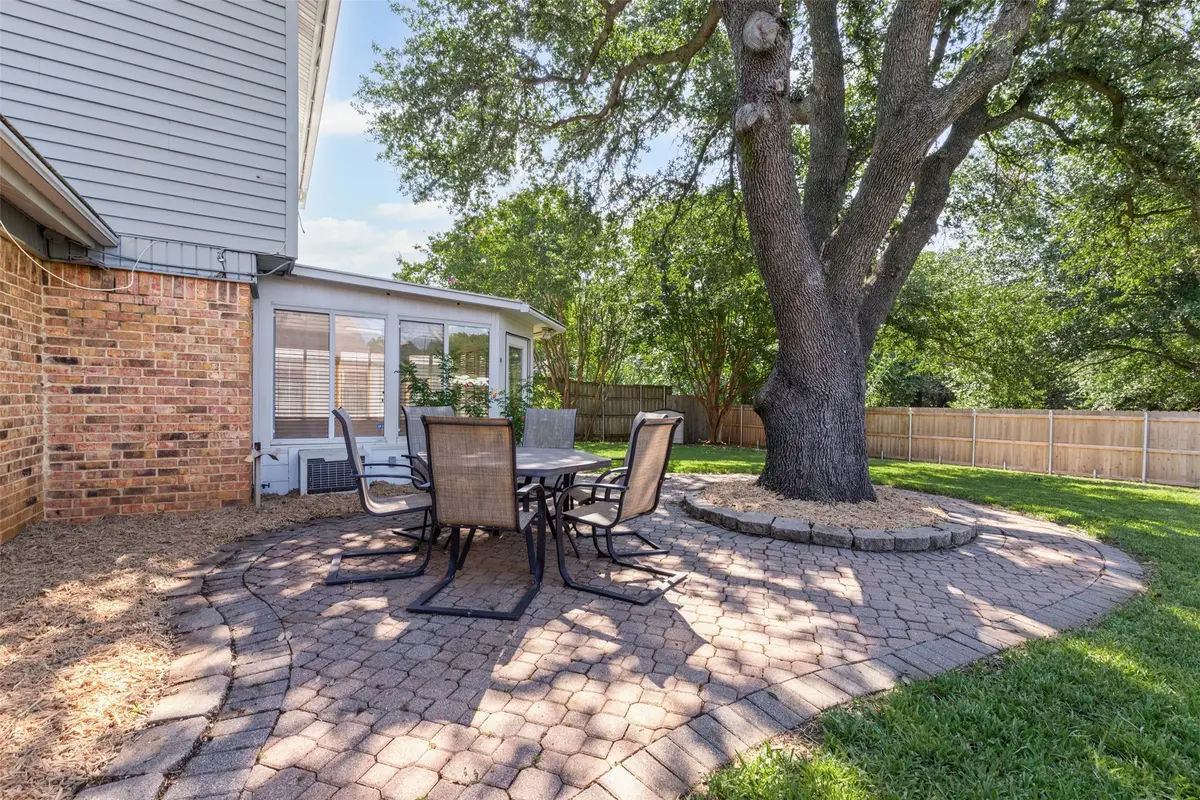 1013 Mockingbird Drive, Grapevine, TX 76051 - Image #1