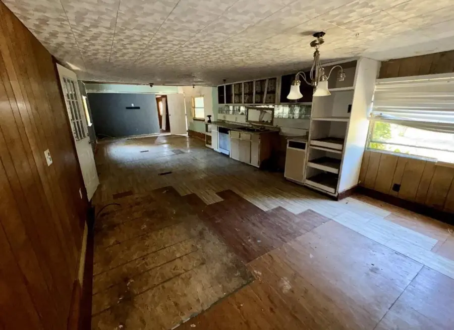 1623 Lands End Street, Granbury, TX 76048 - Image #3