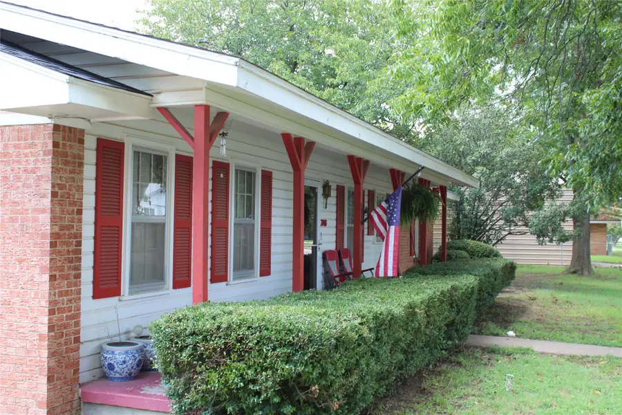 706 Gray Street, Bowie, TX 76230 - Image #3