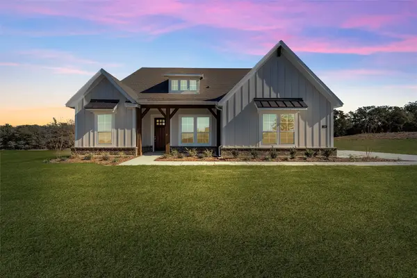 136 Oak Grove Way, Springtown, TX 76082