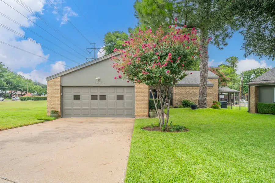 1806 Eastwood Court, Grand Prairie, TX 75050 - Image #2