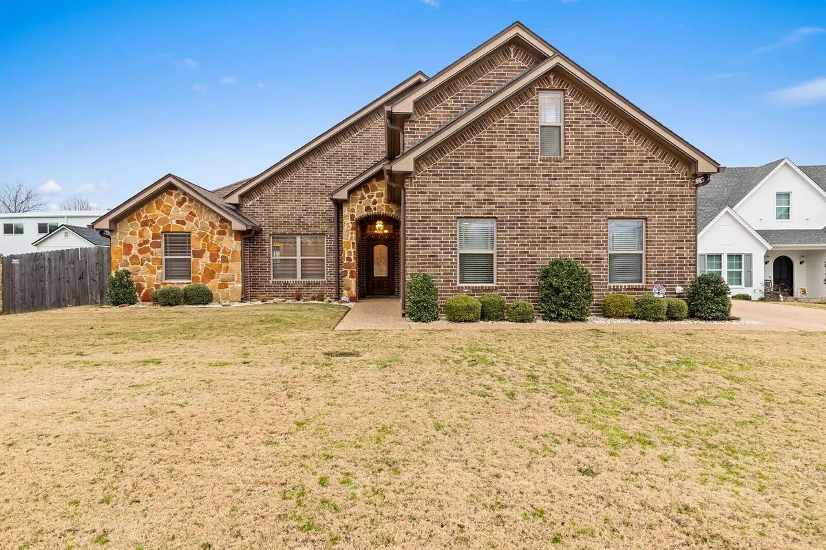 61 N Shore Circle, Waco, TX 76708 - Image #1