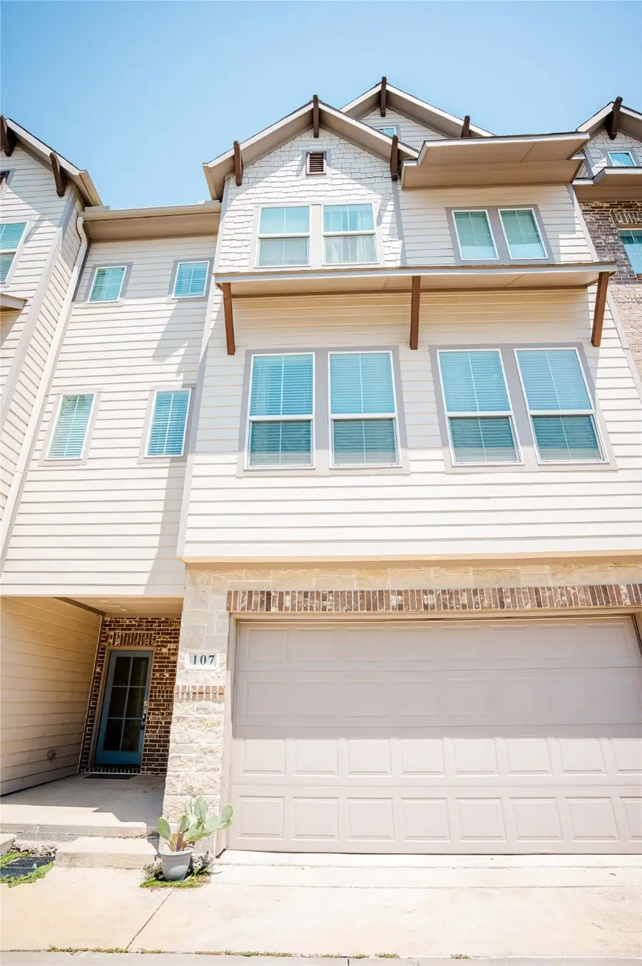 107 Sumac Street, Lewisville, TX 75057 - Image #2