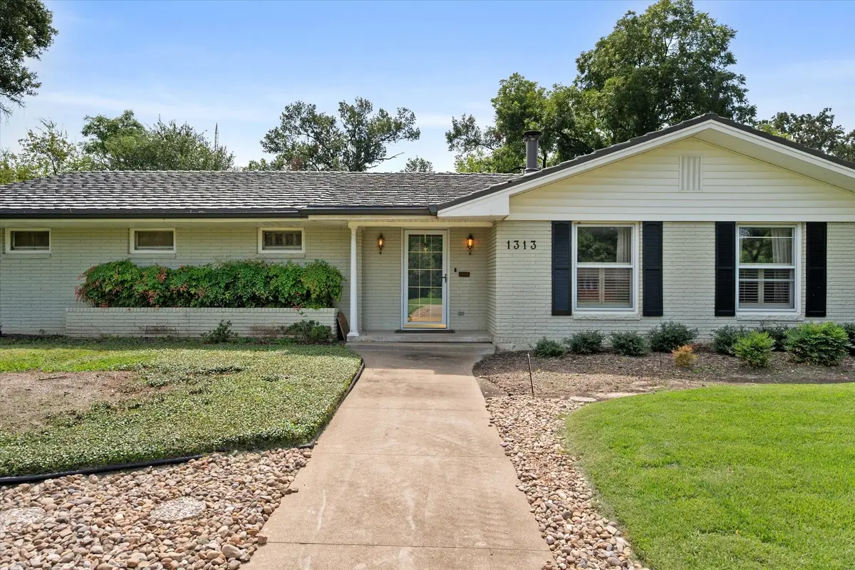 1313 Columbia Avenue, Corsicana, TX 75110 - Image #1