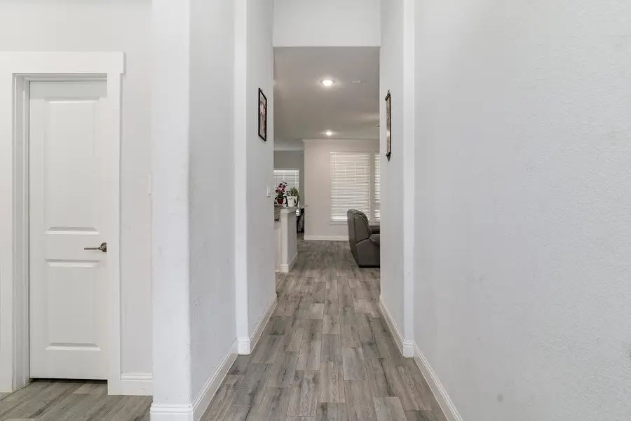 1824 Royal Lake Drive, Grand Prairie, TX 75052 - Image #3