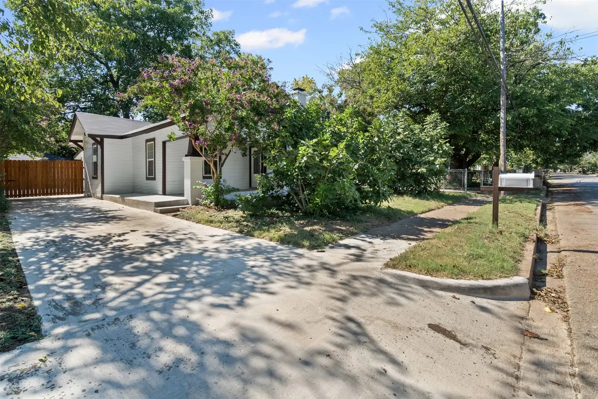 709 N Buffalo Avenue, Cleburne, TX 76033 - Image #1