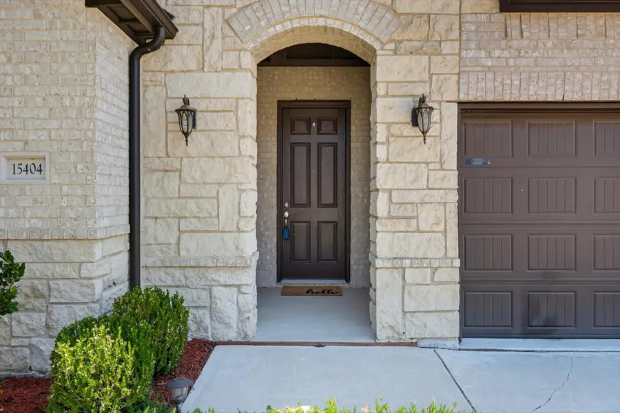 15404 Pioneer Bluff Trail, Roanoke, TX 76262 - Image #2