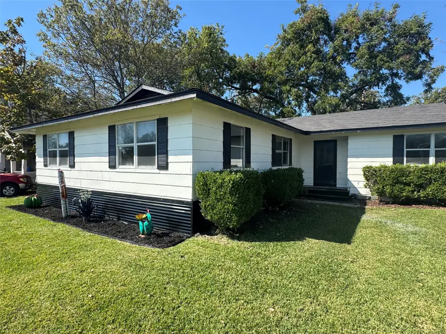 402 N Hughes Street, Howe, TX 75459 - Image #2