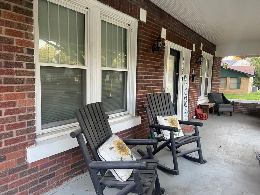 1021 Park Avenue, Bonham, TX 75418 - Image #2