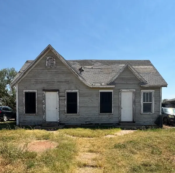 610 E Sammy Baugh Avenue, Rotan, TX 79546