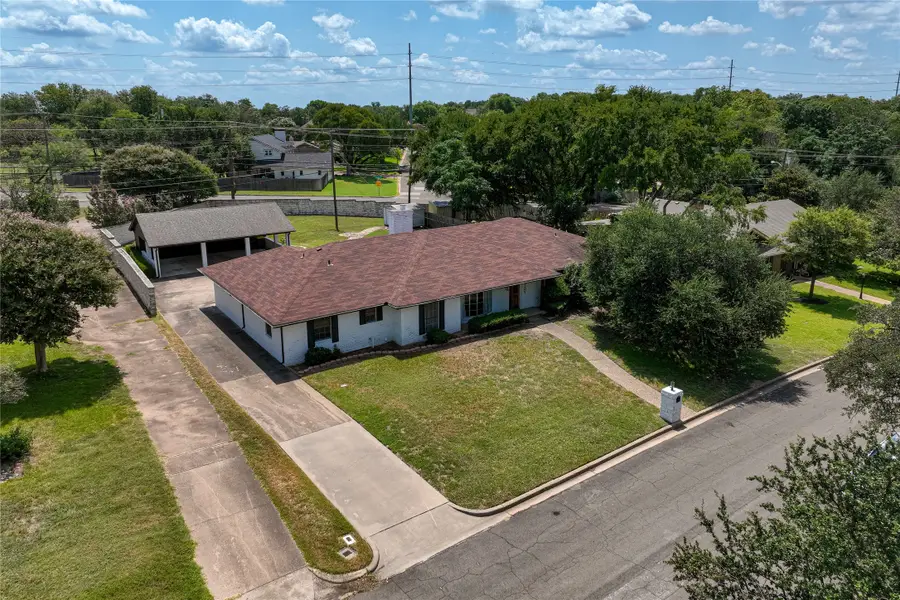 1109 Knotty Oaks Drive, Woodway, TX 76712 - Image #2