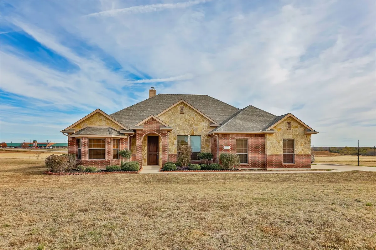 712 Stone Ridge Drive, Gainesville, TX 76240 - Image #1