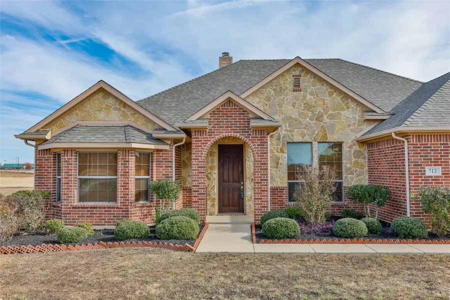 712 Stone Ridge Drive, Gainesville, TX 76240 - Image #3