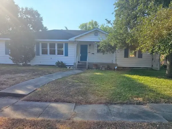 301 Chenoweth Drive, Corpus Christi, TX 78404