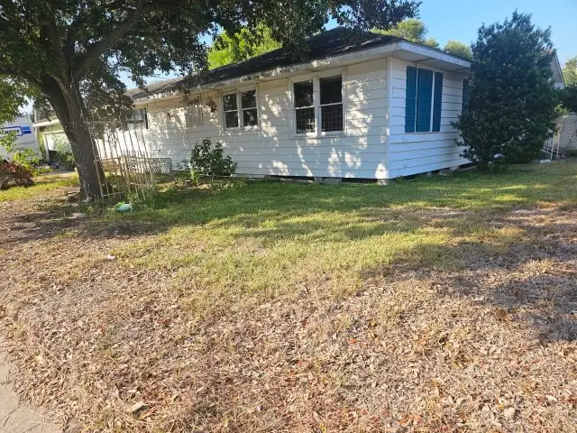 301 Chenoweth Drive, Corpus Christi, TX 78404 - Image #2