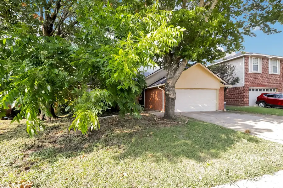 2839 Linden Lane, Grand Prairie, TX 75052 - Image #2