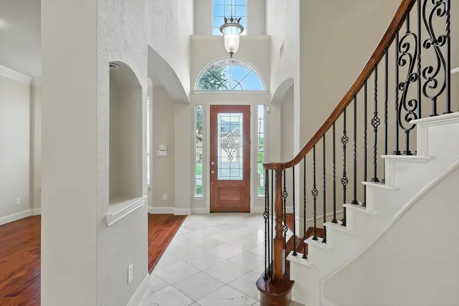 9126 Jasmine Lane, Irving, TX 75063 - Image #2