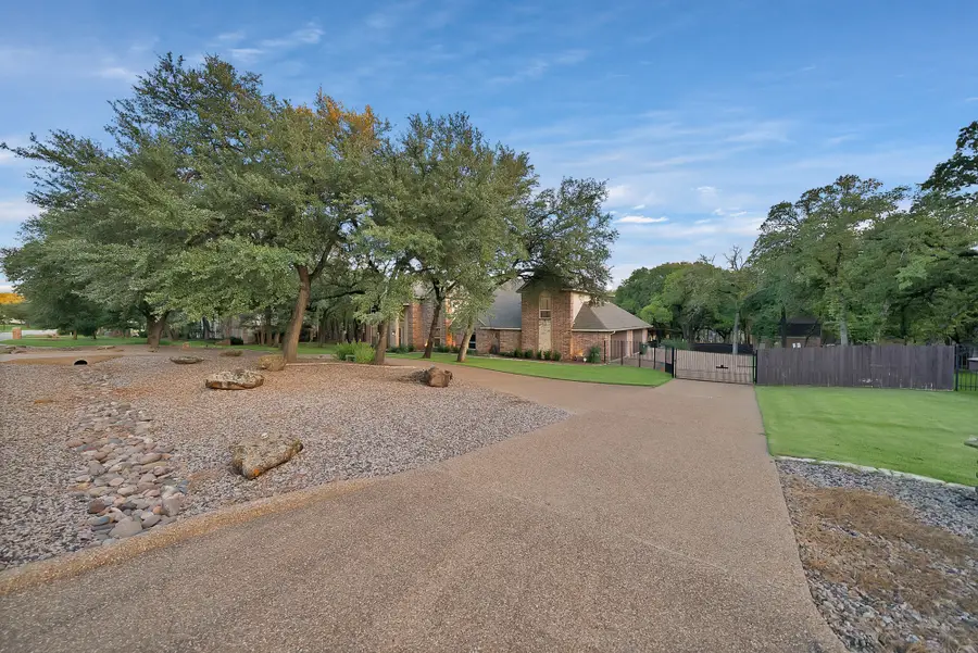 119 Allie Court, Hudson Oaks, TX 76087 - Image #2