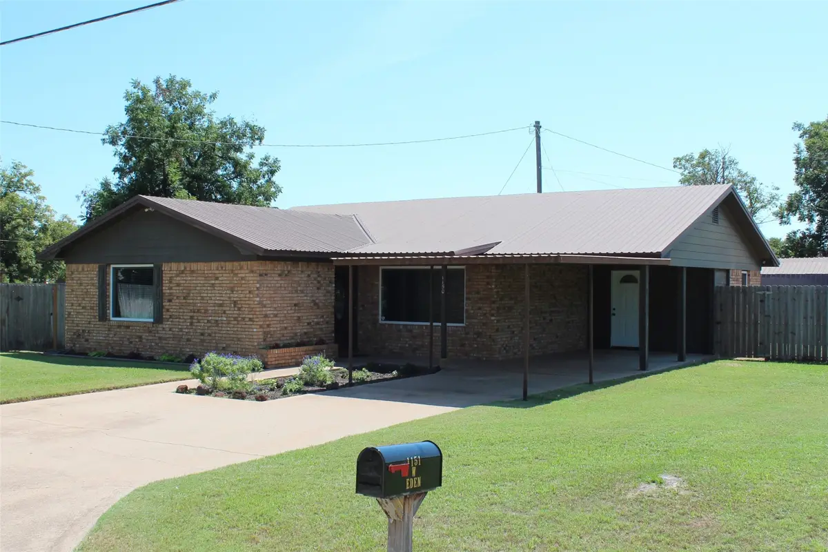 1150 W Eden Street, Munday, TX 76371 - Image #1