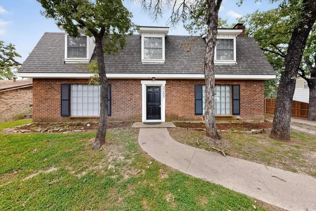3205 Woodford Drive, Arlington, TX 76013 - Image #1