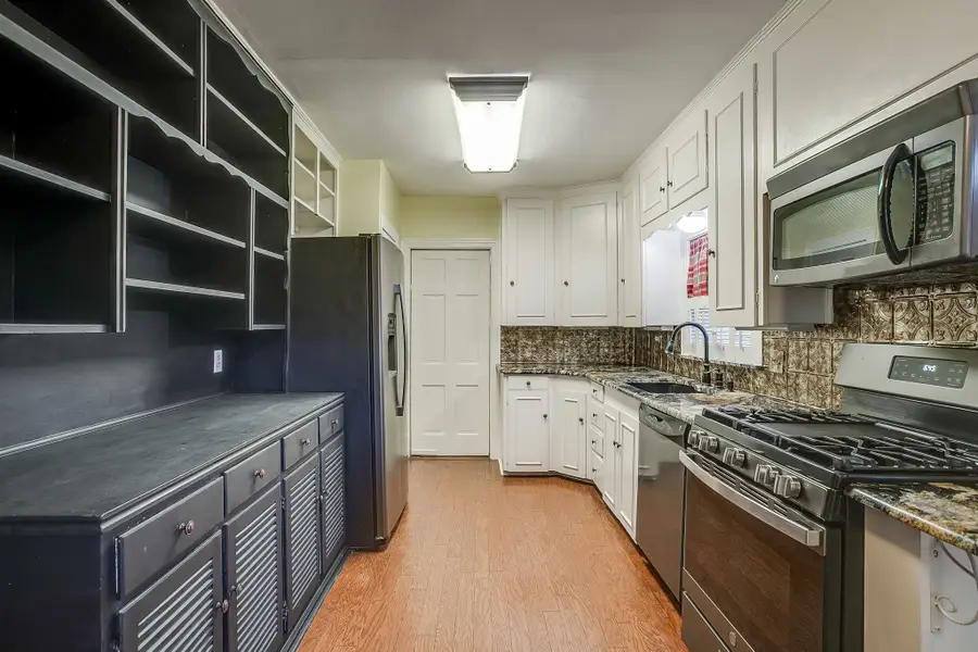 215 Sunset Drive, Cleburne, TX 76033 - Image #2