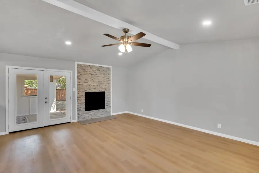 112 Lochness Lane, Benbrook, TX 76126 - Image #3