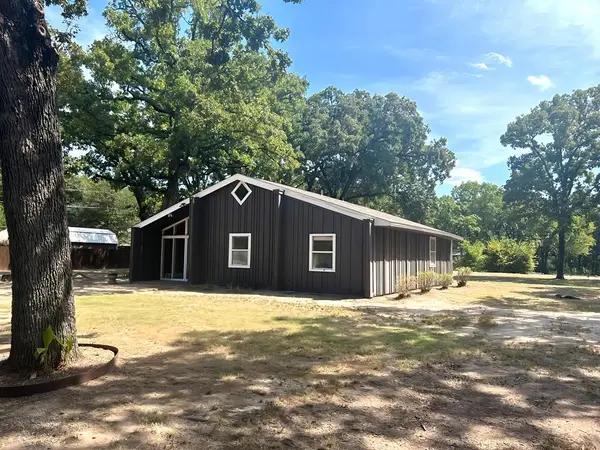 155 Barcelona Street, Payne Springs, TX 75156