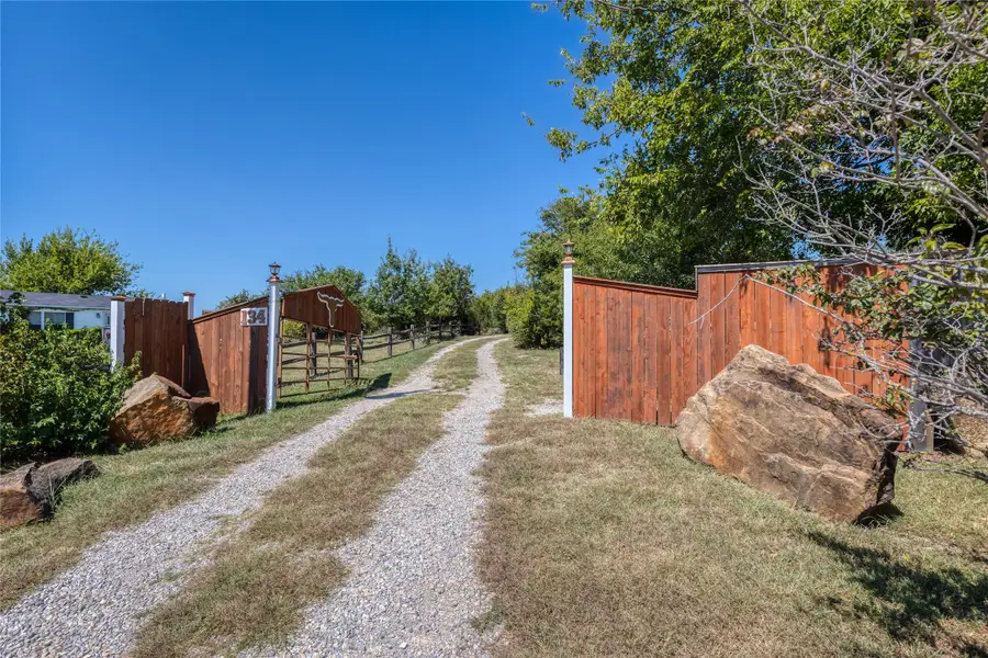 134 Blue Valley Court, Springtown, TX 76082 - Image #2