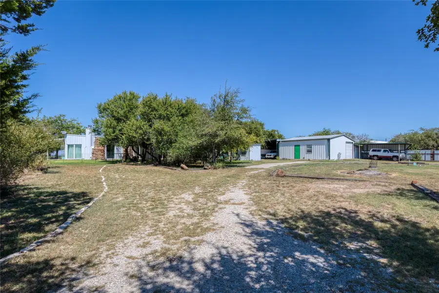 134 Blue Valley Court, Springtown, TX 76082 - Image #3