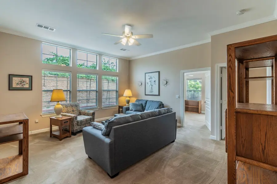 804 Beechcraft Avenue, Grand Prairie, TX 75051 - Image #2