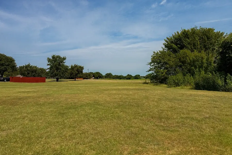 392 Clubhouse Drive, Joshua, TX 76058 - Image #3