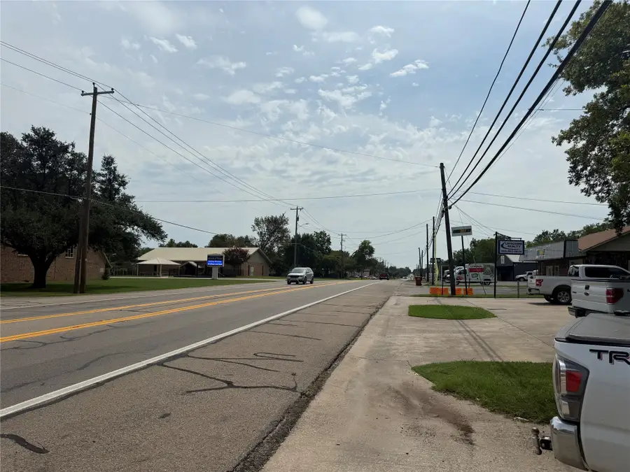 2023 N Center Street, Bonham, TX 75418 - Image #3