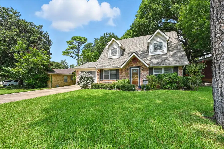 2004 Valley Lane, Arlington, TX 76013 - Image #2