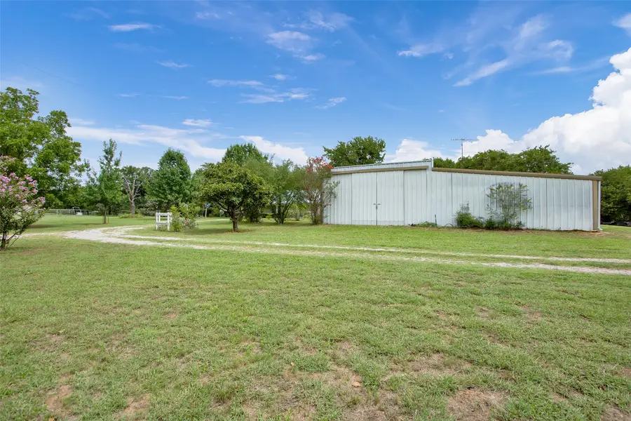 206 Clements Road, Whitesboro, TX 76273 - Image #2