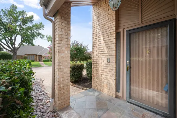 1036 Clinton Street, Carrollton, TX 75007